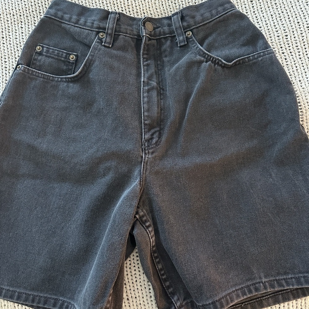 Vintage R&R black high waisted “dad” shorts